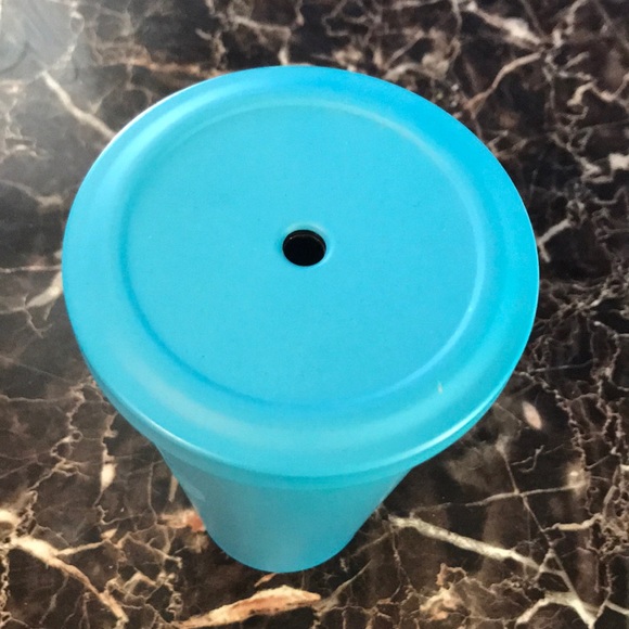 Matte blue grande Starbucks cup - Picture 3 of 4